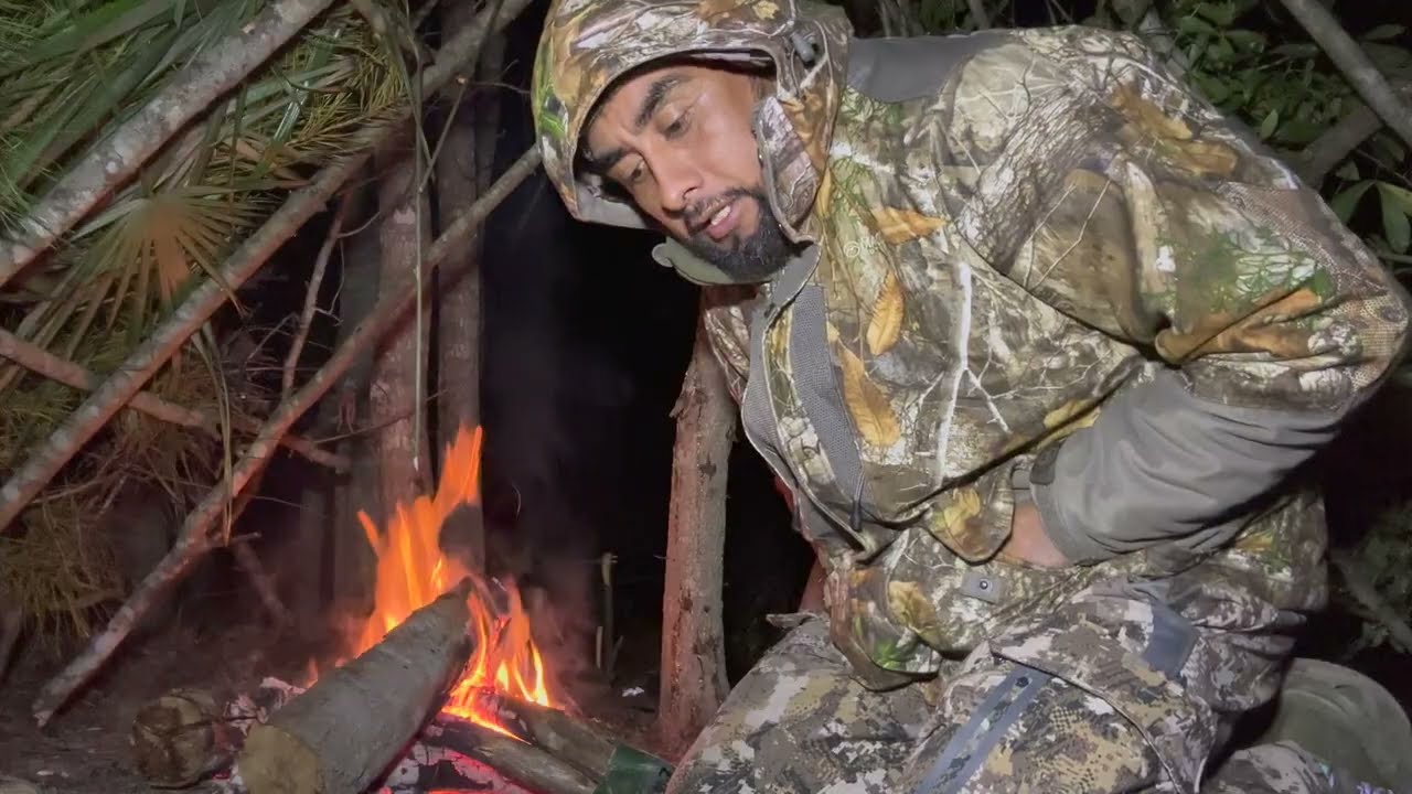 Sobreviviendo Solo Con Un Machete En La Montaña P1