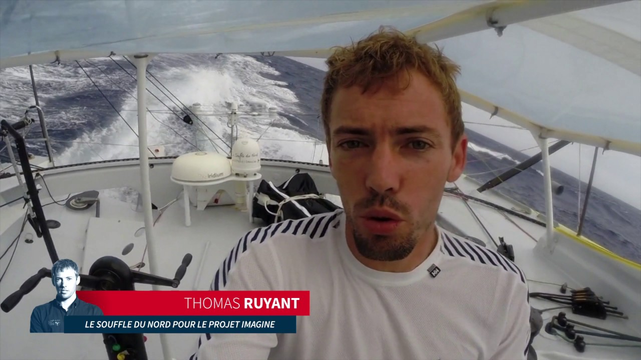D21 : Armel Le Cl&eacute;ac'h is increasingly pressing Alex Thomson / Vend&eacute;e Globe