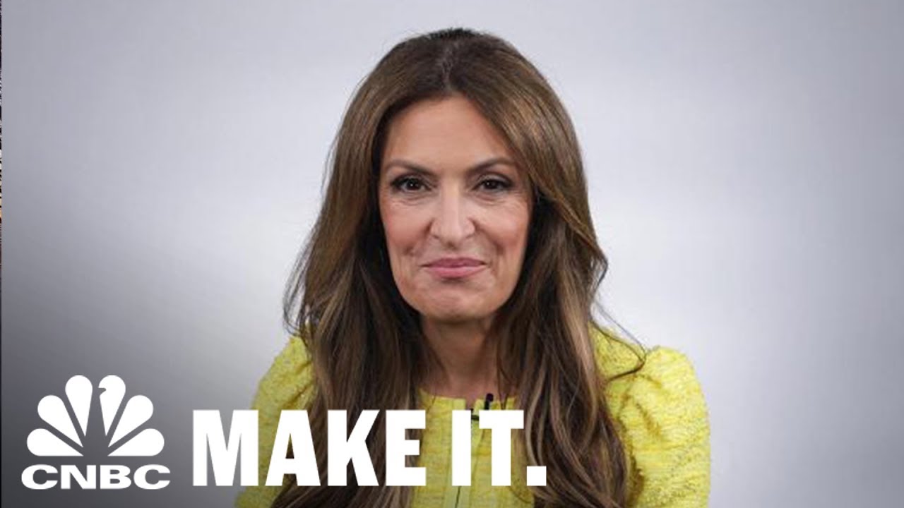 Suzy Welch: What To Say When A Job Interviewer Says, 'Tell Me About Yourself' | CNBC Make It.