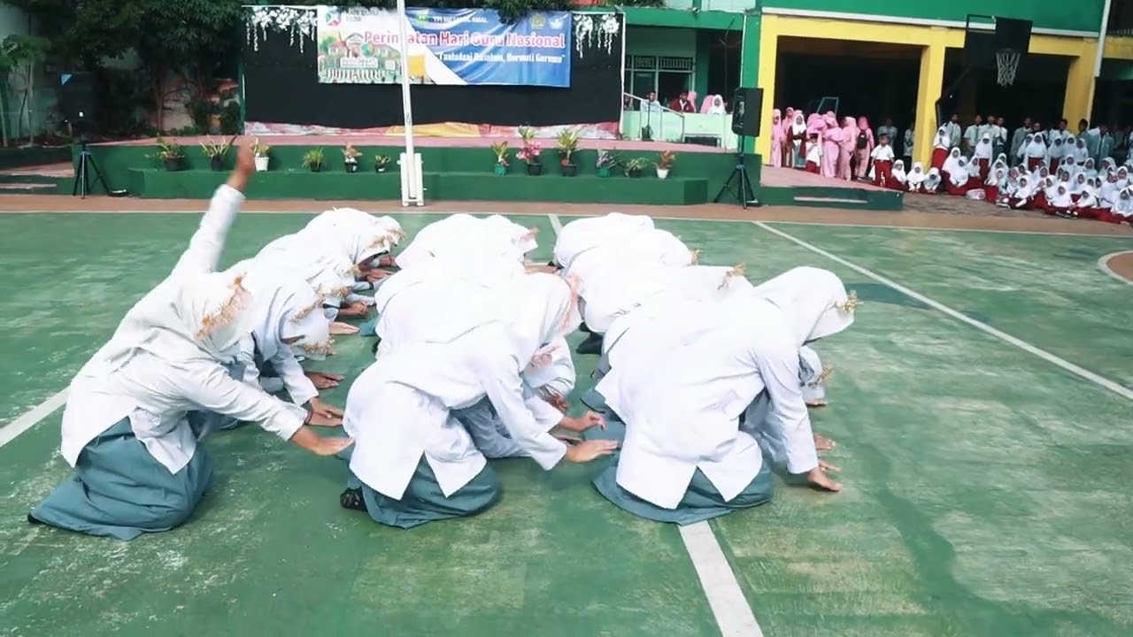 Tari Ratoh Jaroe  Hari Guru 2024 - Siswi Aliyah Miftahul Amal