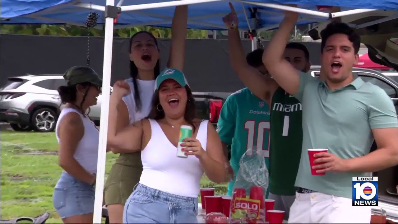 Fans don't let rain hurt excitement of Dolphins final preseason game vs. Jacksonville