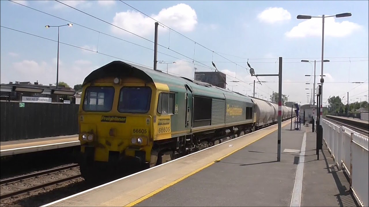 Trains at Mill Hill Broadway. Thursday 28.6.18.