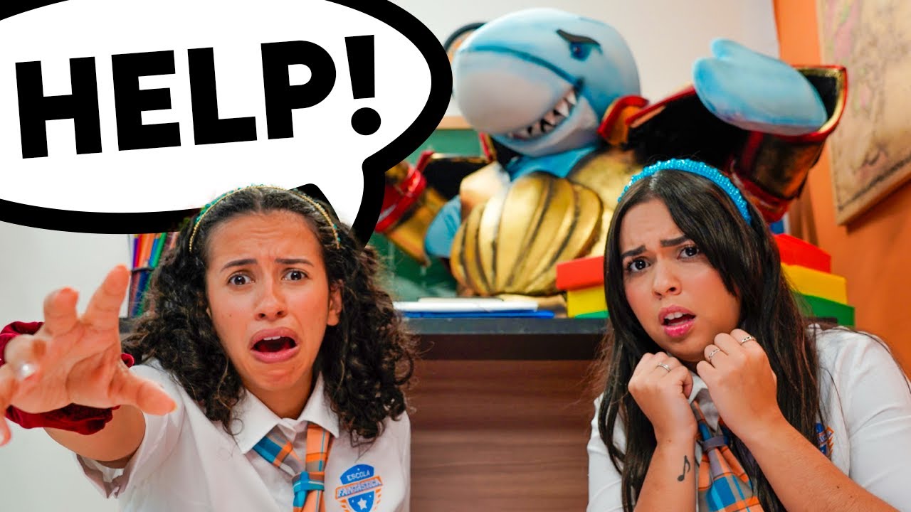 TUBARÃO PAPÃO INVADIU A ESCOLA FANTÁSTICA