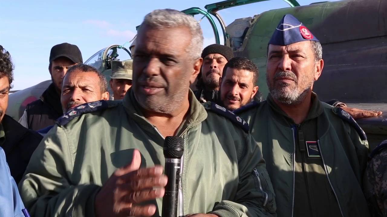 العميد صقر الجروشي رئيس أركان القوات الجوية يزور قاعدة بنينا بعد سقوط طائرة  إثر عطل فني 2016/1/4
