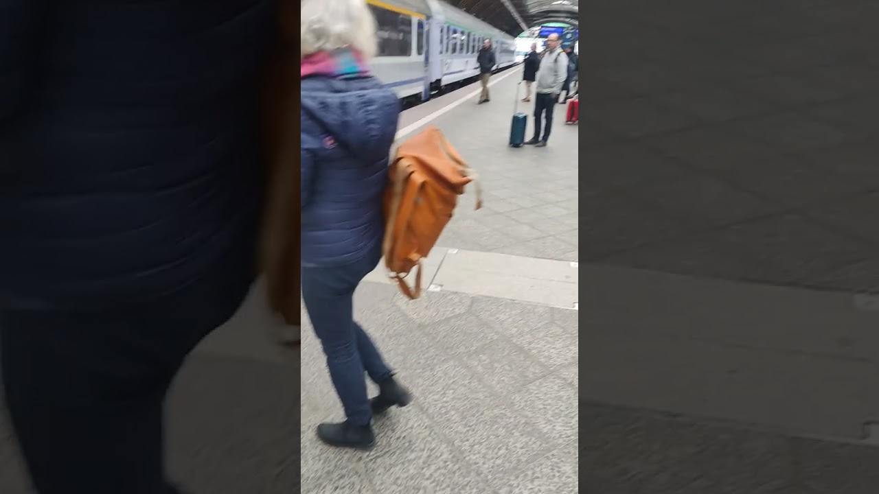 Zapowiedzi pociągów stacja Wrocław Główny