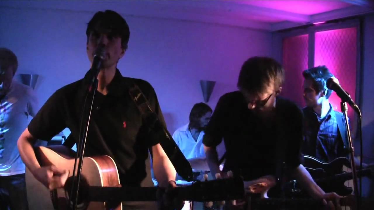 Jean Michel @ Klubb Cortina - Strings attached to the heart