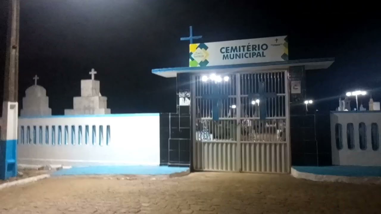 passei em frente ao cemitério à noite