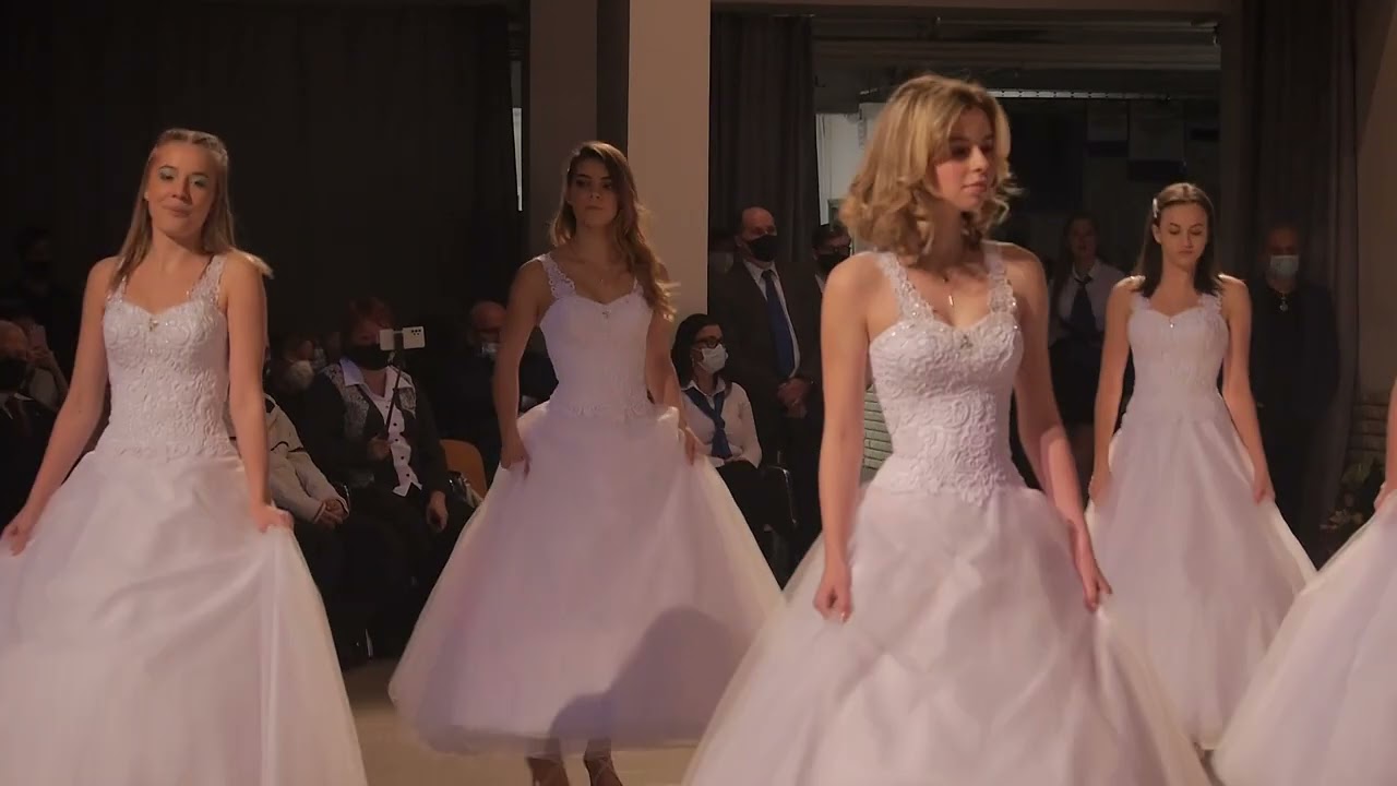 GYŐRI SZC PÁLFFY MIKLÓS KERESKEDELMI ÉS LOGISZTIKAI TECHNIKUM 12.B 2022. SZALAGAVATÓ (KERINGŐ)