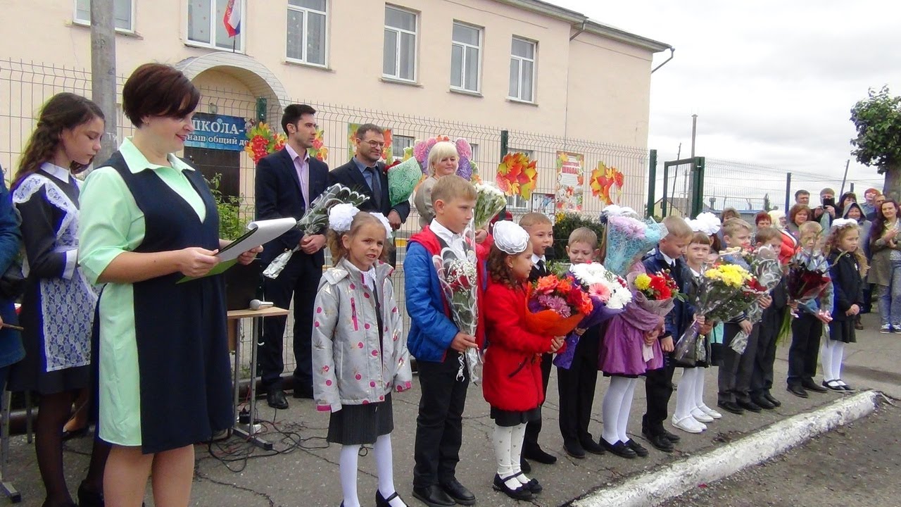День знаний в школе № 47.  Видео: Олег Сойнов.  Троицк, 2 сентября 2019 г.