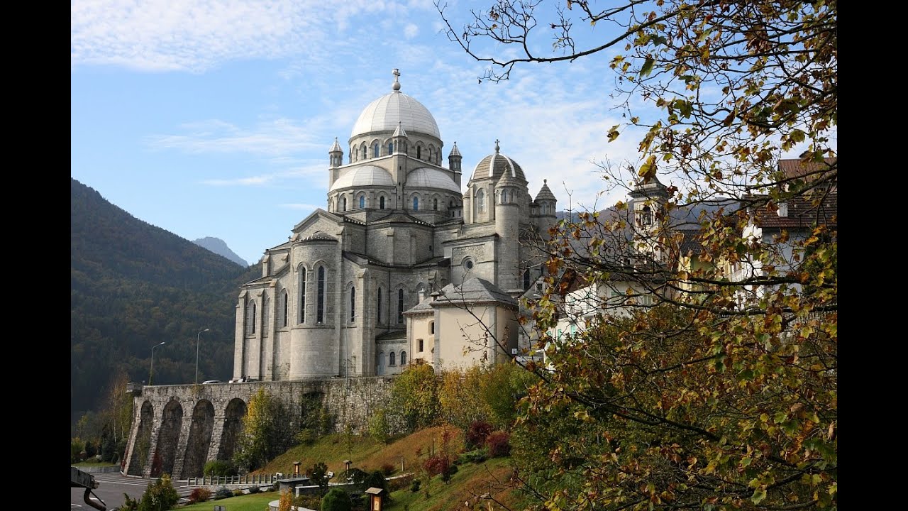 Santuario della Madonna del Sangue di Re (Valle Vigezzo Piemonte) (2/2) esterni - videomix