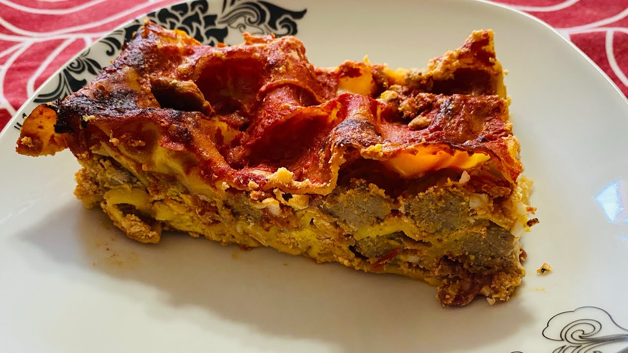 Lasagna napoletana di carnevale. Tipico piatto tradizionale ..ricco e saporitissimo!