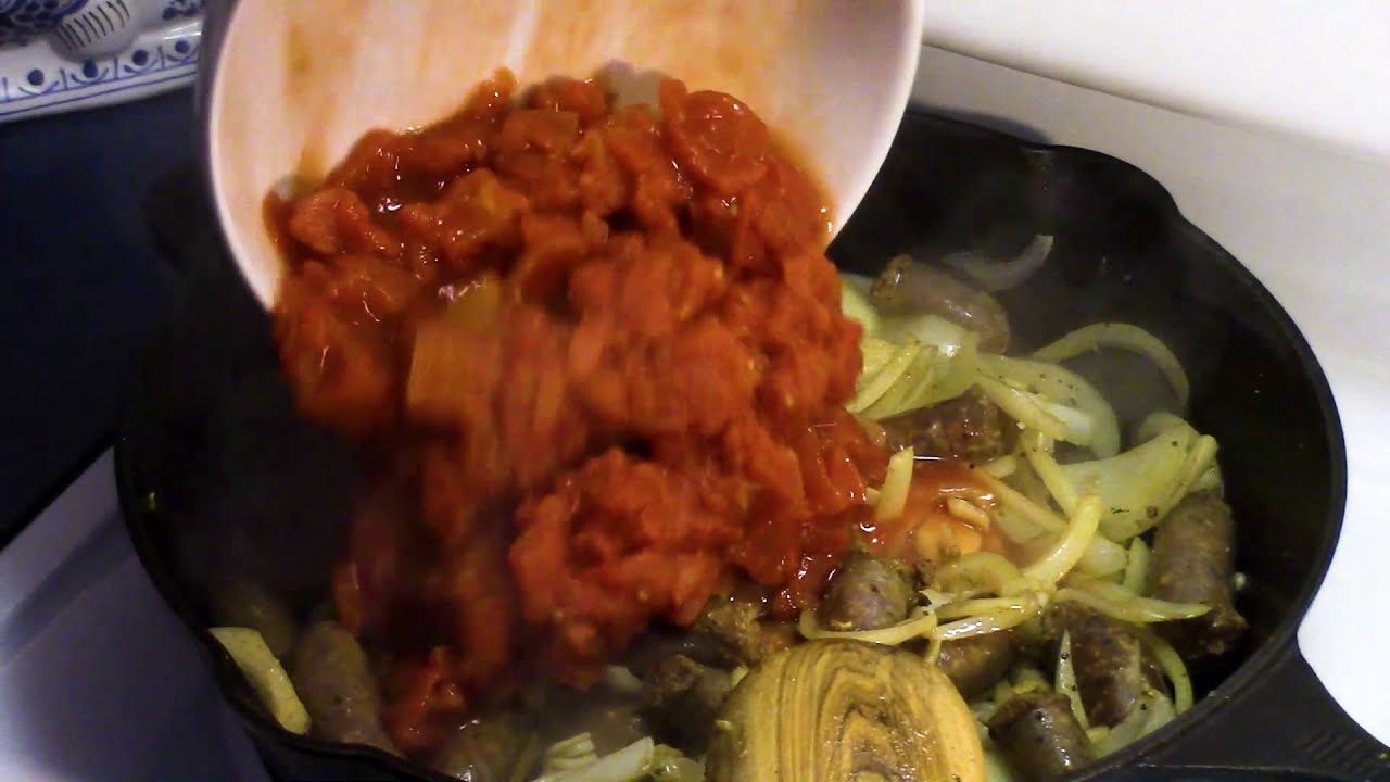 HOW TO MAKE TRADITIONAL TUNISIAN SHAKSHOUKA .... THE SECRET OF  IJJA MERGUEZ  (LAMB SAUSAGE )
