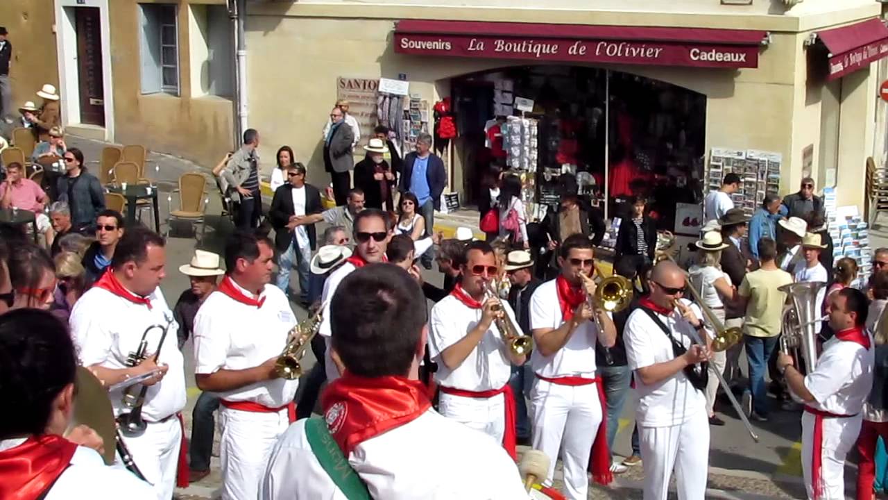 Banda Les Dalton's - Féria de Paques 2011 - Arles [HD]