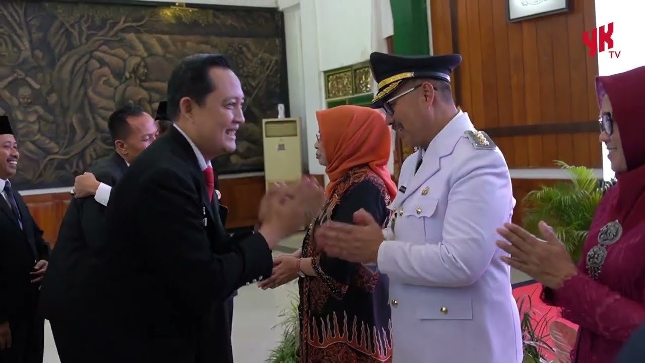 Hasto-Wawan Resmi Pimpin Yogya, Anggaran Mobil Dinas Dialihkan ke Gerobak Sampah! - Warta YK