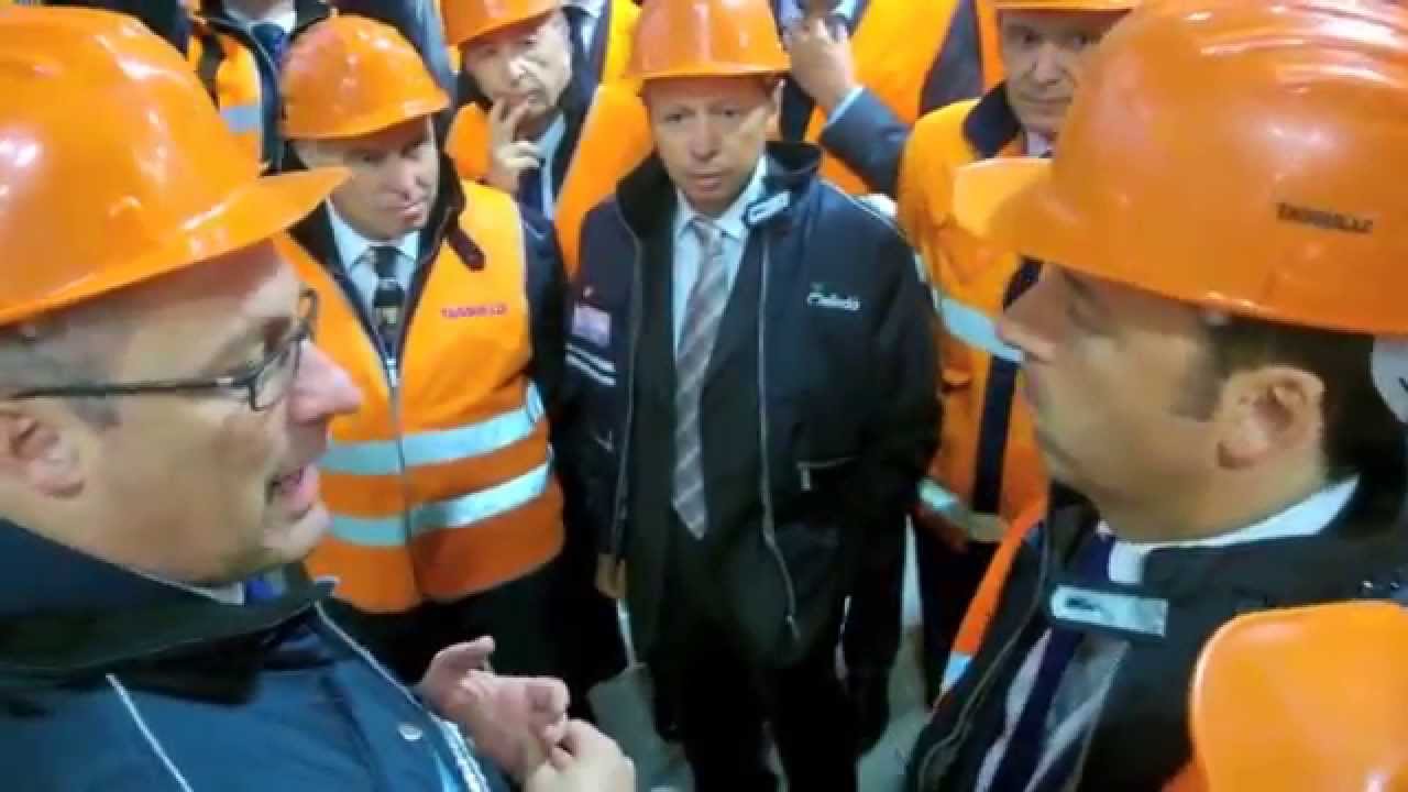 Il premier Matteo Renzi in val di Non: visita alla miniera che conserva le mele