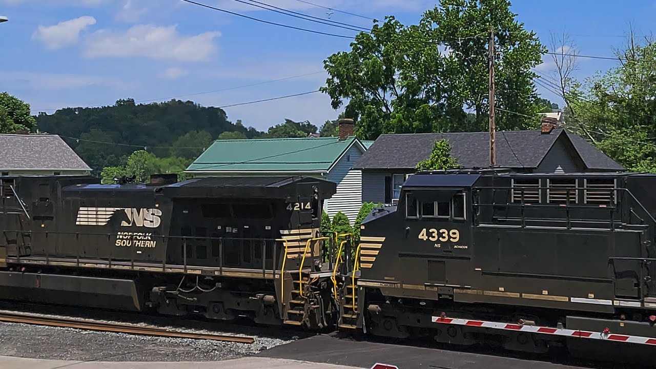 Duo of AC44C6M NS Locomotives