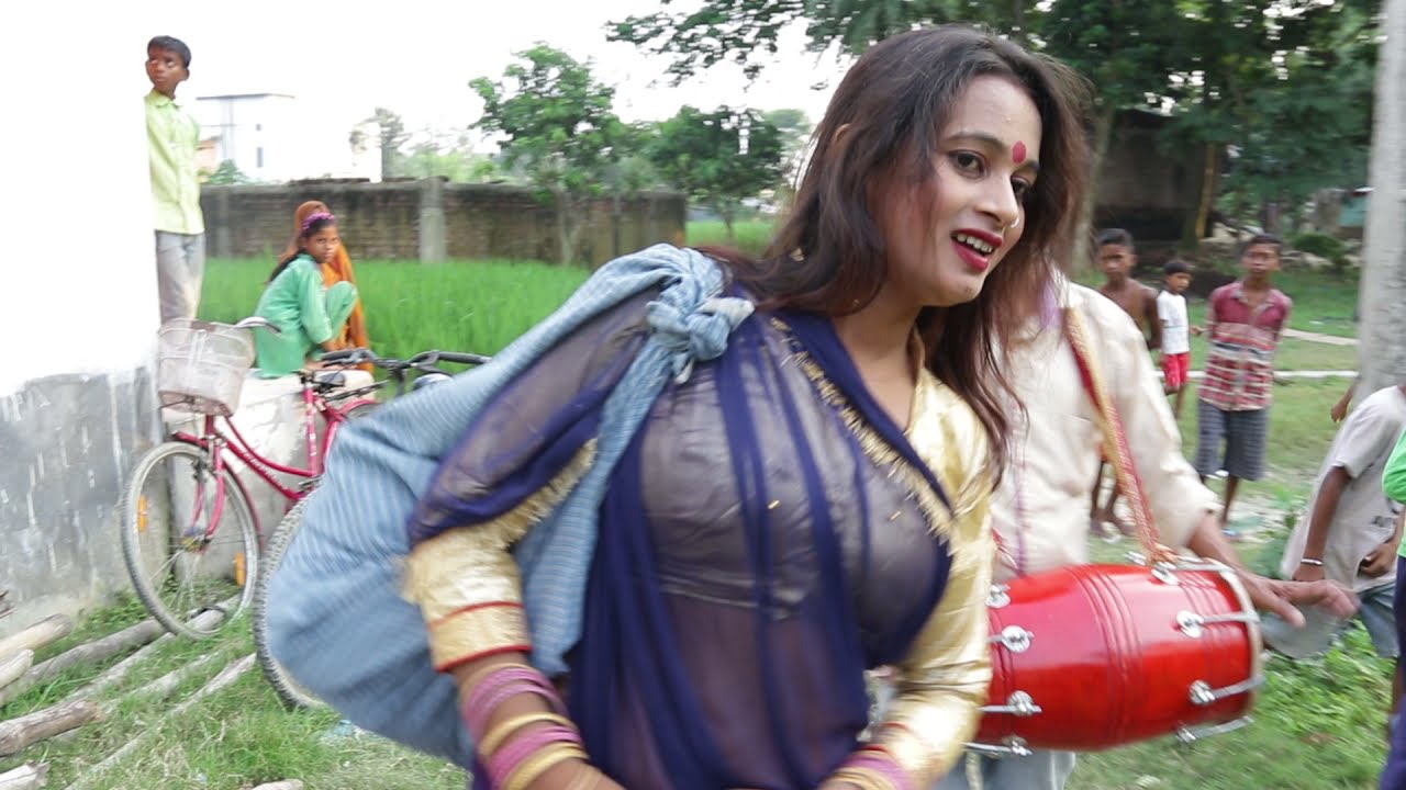 इस गोदना वाली को देख के पुरे गांव के लोग दीवाना हो गए 