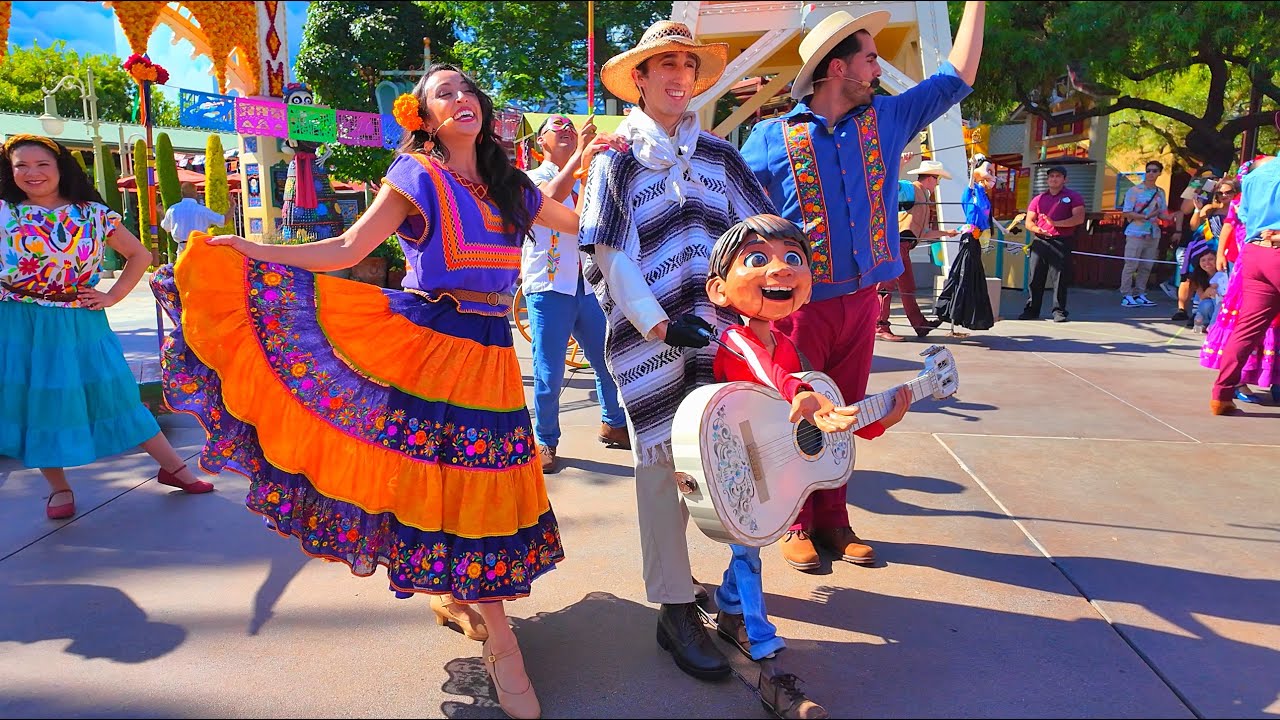 [NEW 2024] Coco Show At Plaza De La Familia - FRONT ROW POV - Disney California Adventure