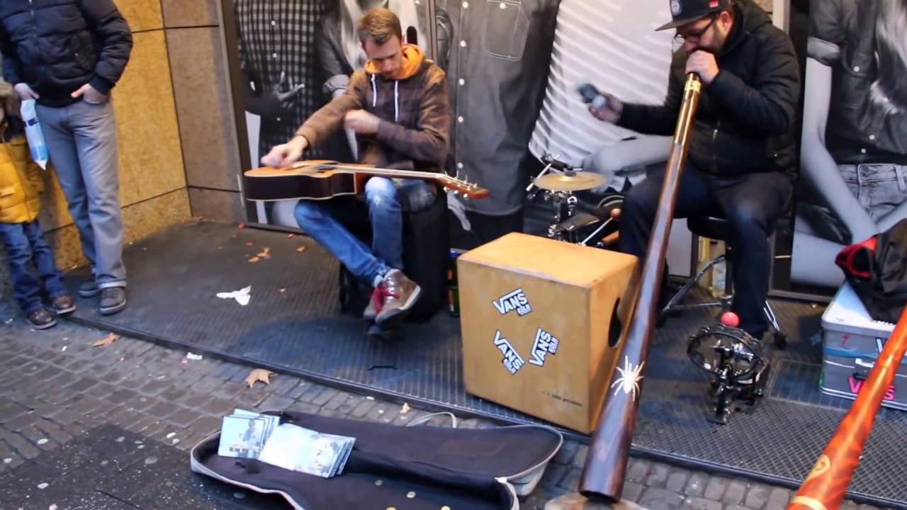 Amazing Didgeridoo Dubstep Street Musician