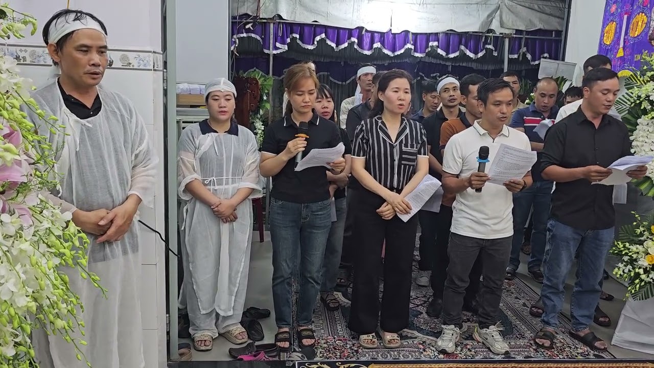 TẬP THỂ LỚP A KÍNH VIẾNG LINH HỒN  ÔNG PHÊRÔ