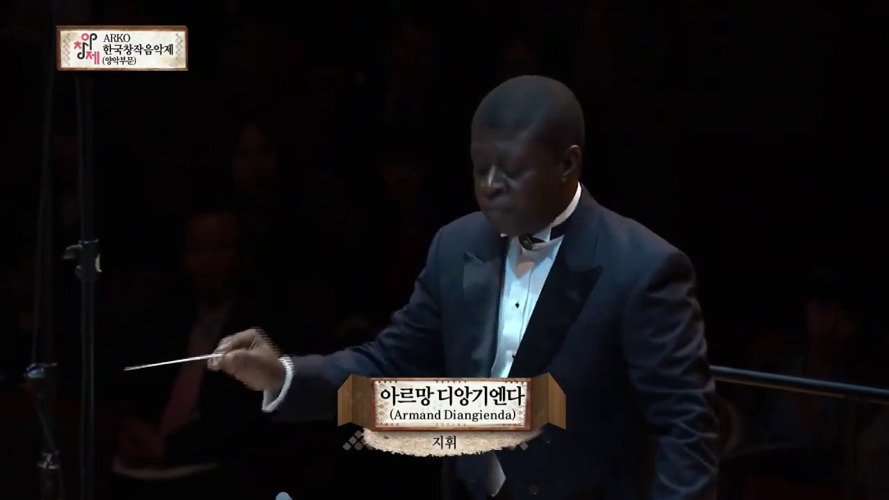 Papa Armand diangienda avec l'orchestre symphonique coréen