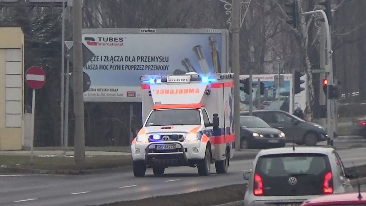 [Kod 1] Alarmowo ambulans Toyota Hilux Bielskiego Pogotowia Ratunkowego
