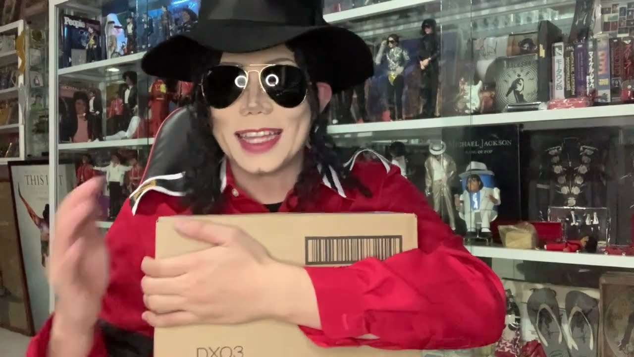 Unboxing Michael Jackson Bad Hot Toys