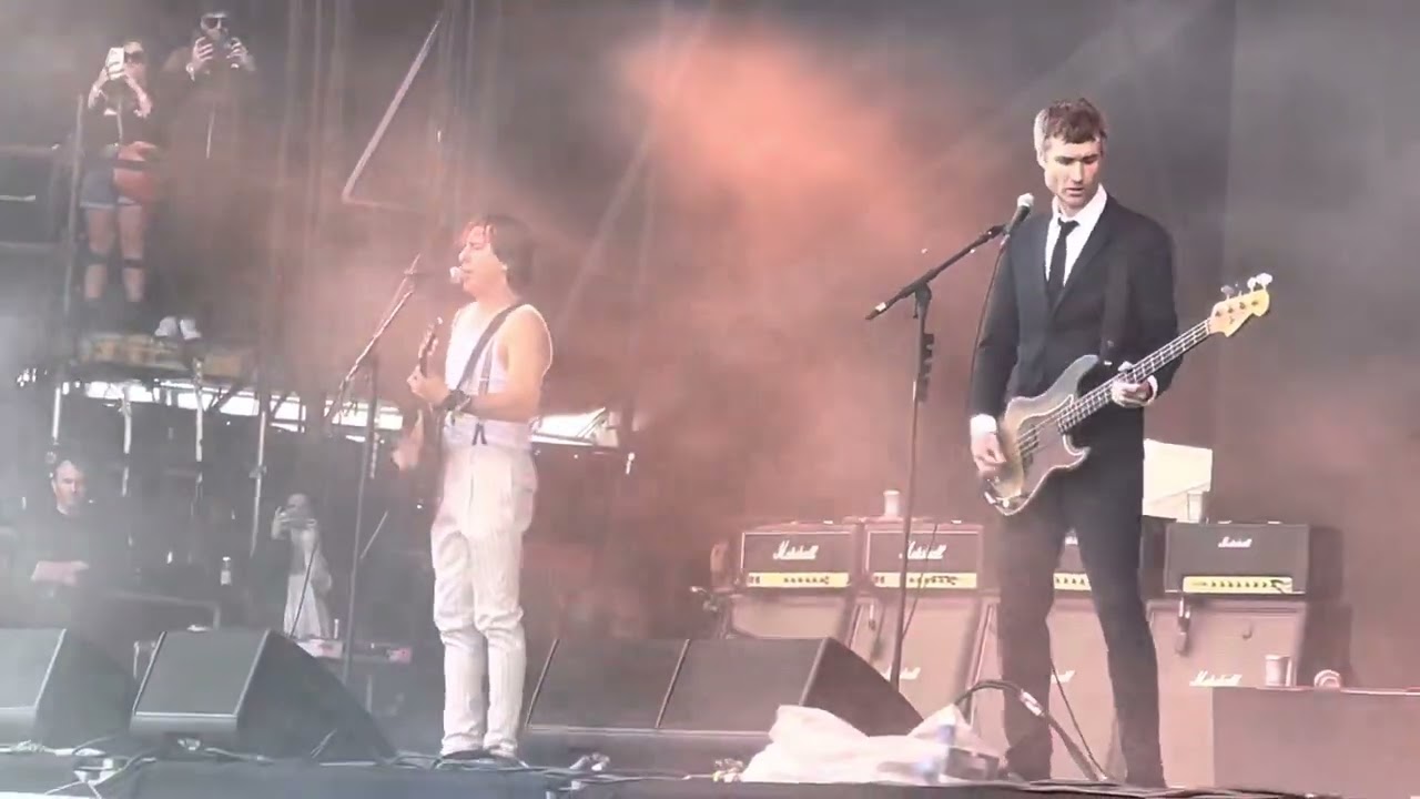 THE LIBERTINES - DON’T LOOK BACK INTO THE SUN - OTHER STAGE - GLASTONBURY - 24.06.22