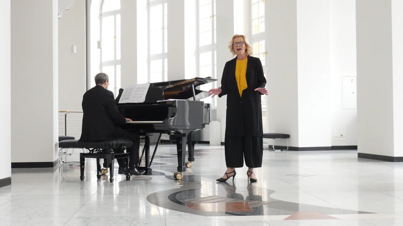 Sylvia Schramm-Heilfort singt „Ich weiß, es wird einmal ein Wunder geschehen"