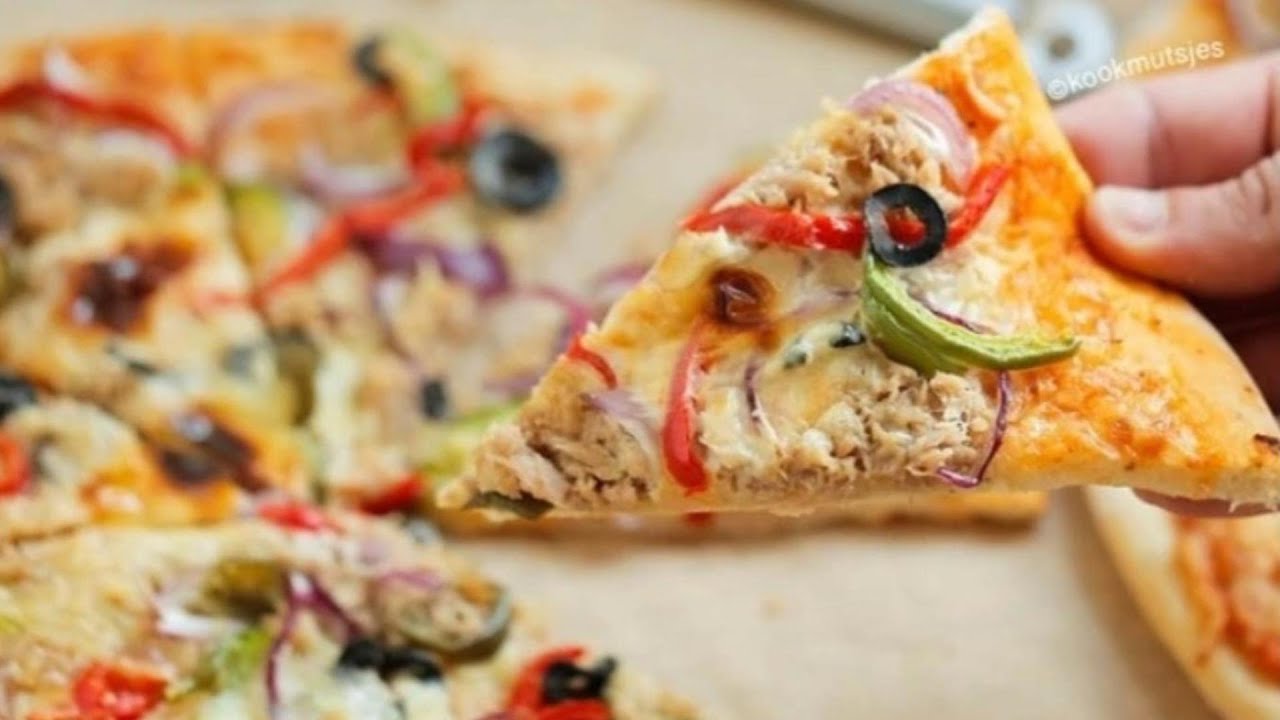 Italian's Tuna Pizza Recipe بيتزا إيطالية بالتونة والخضارمع طريقة عمل العجينة الهشة