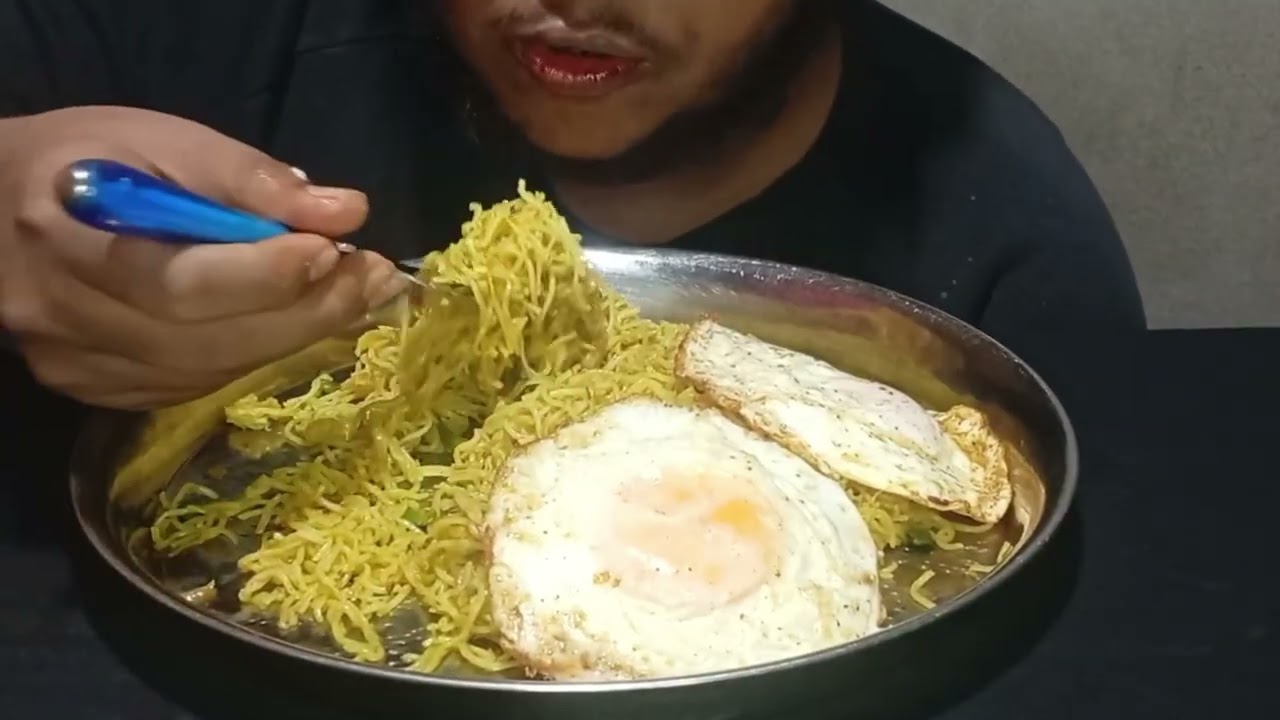 eating noodles & fried eggs