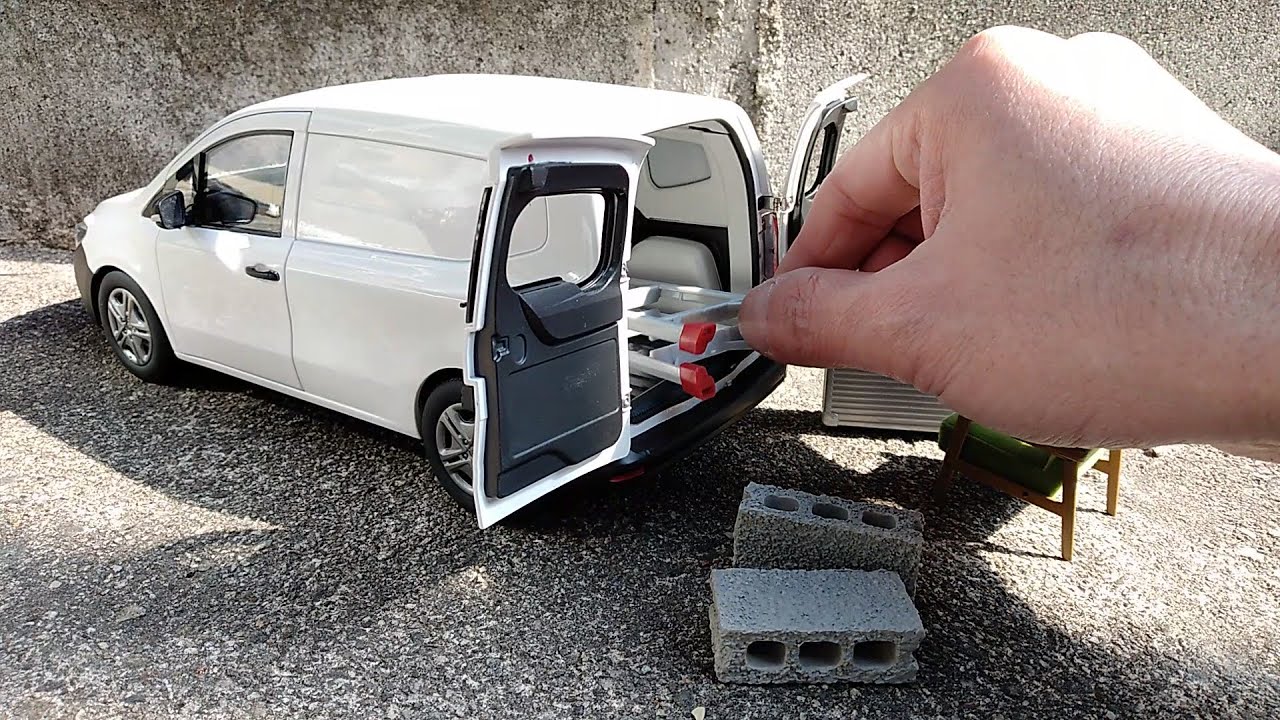 Unboxing of Mercedes-Benz Citan W420 T-Class 1:18 diecast model car