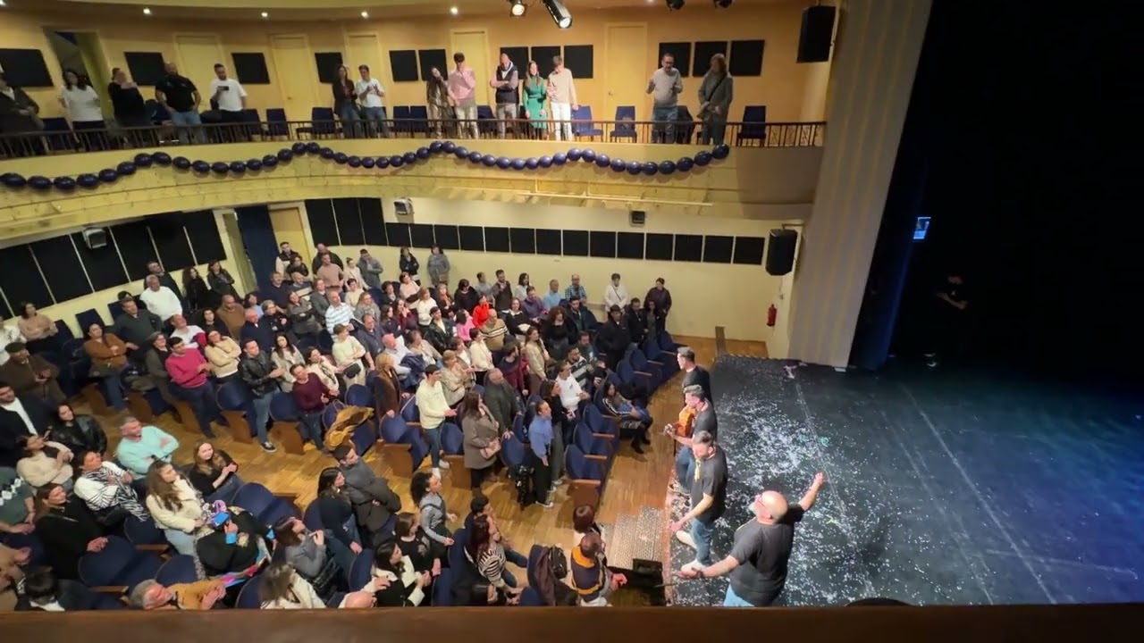 El 'Credo' carnavalero, en el Teatro Mart&iacute;nez Monta&ntilde;&eacute;s de Alcal&aacute; la Real