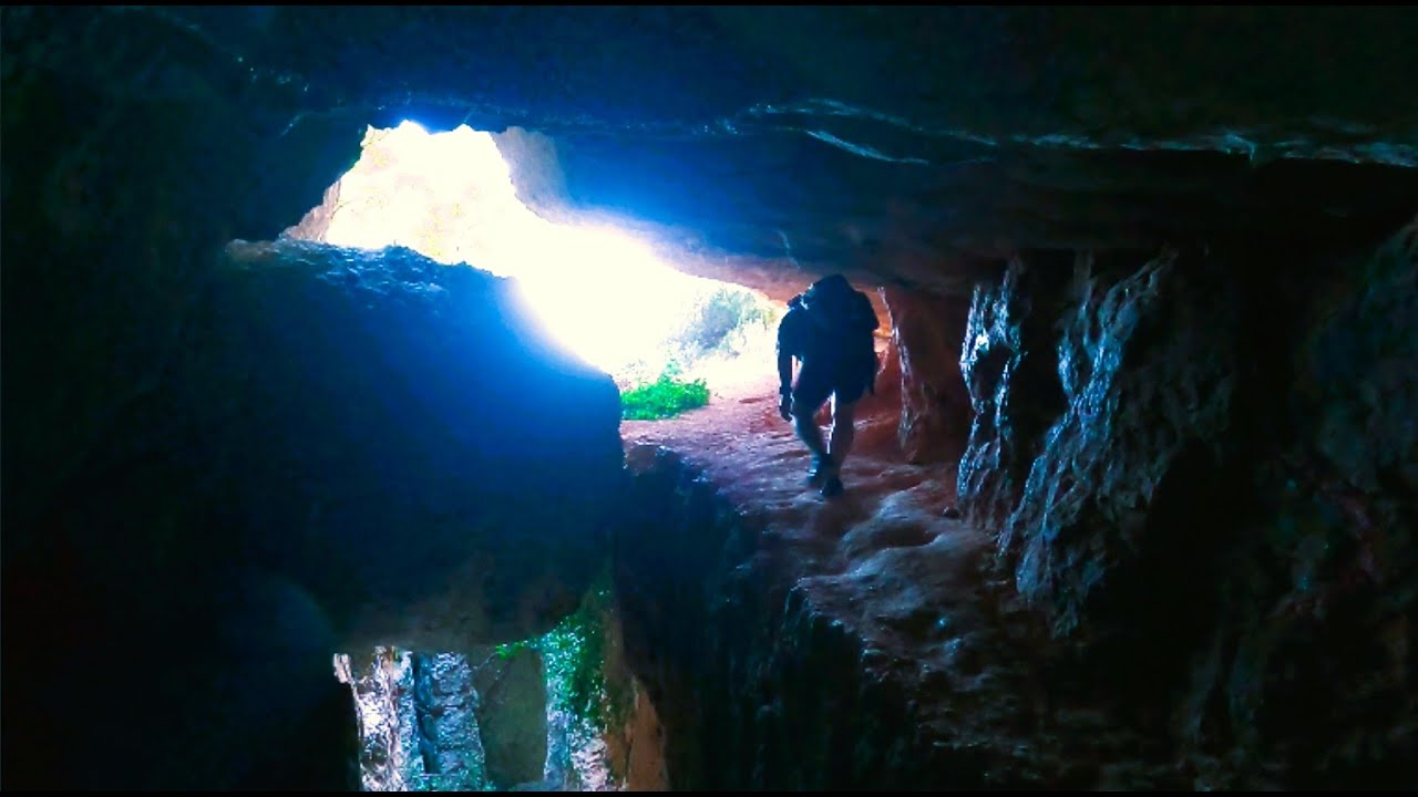 MONTSANT, grau dels barrots, toll de l'ou, la llibrería, pont natural, wikiloc