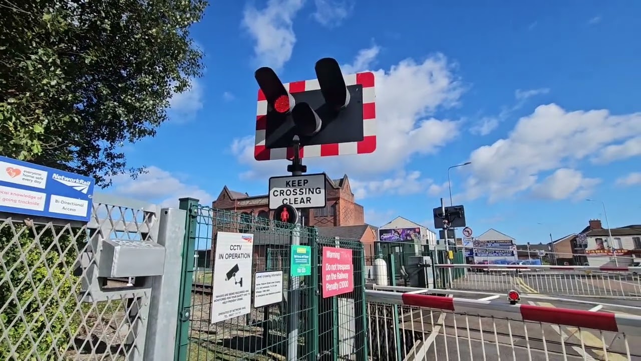 Pasture street level crossing, grimsby  14.03.26 (misuse) videos 1/2