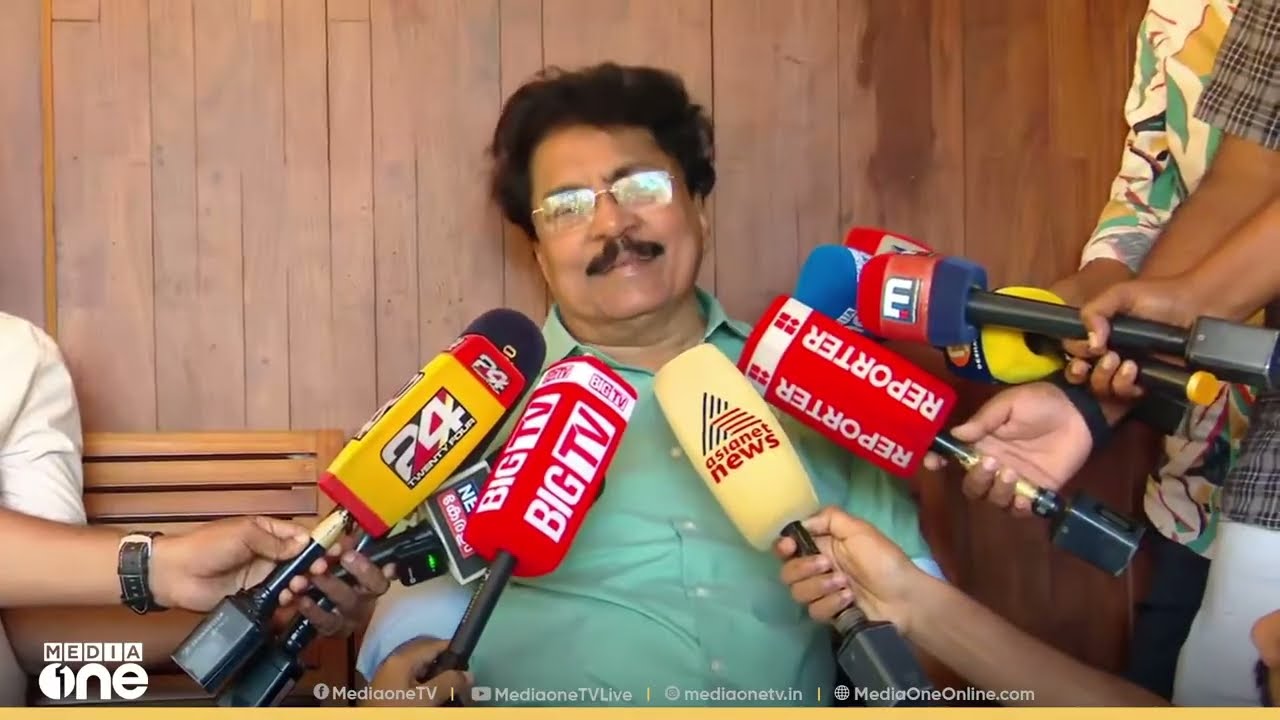 പി കെ ശശി മാധ്യമങ്ങളെ കാണുന്നു