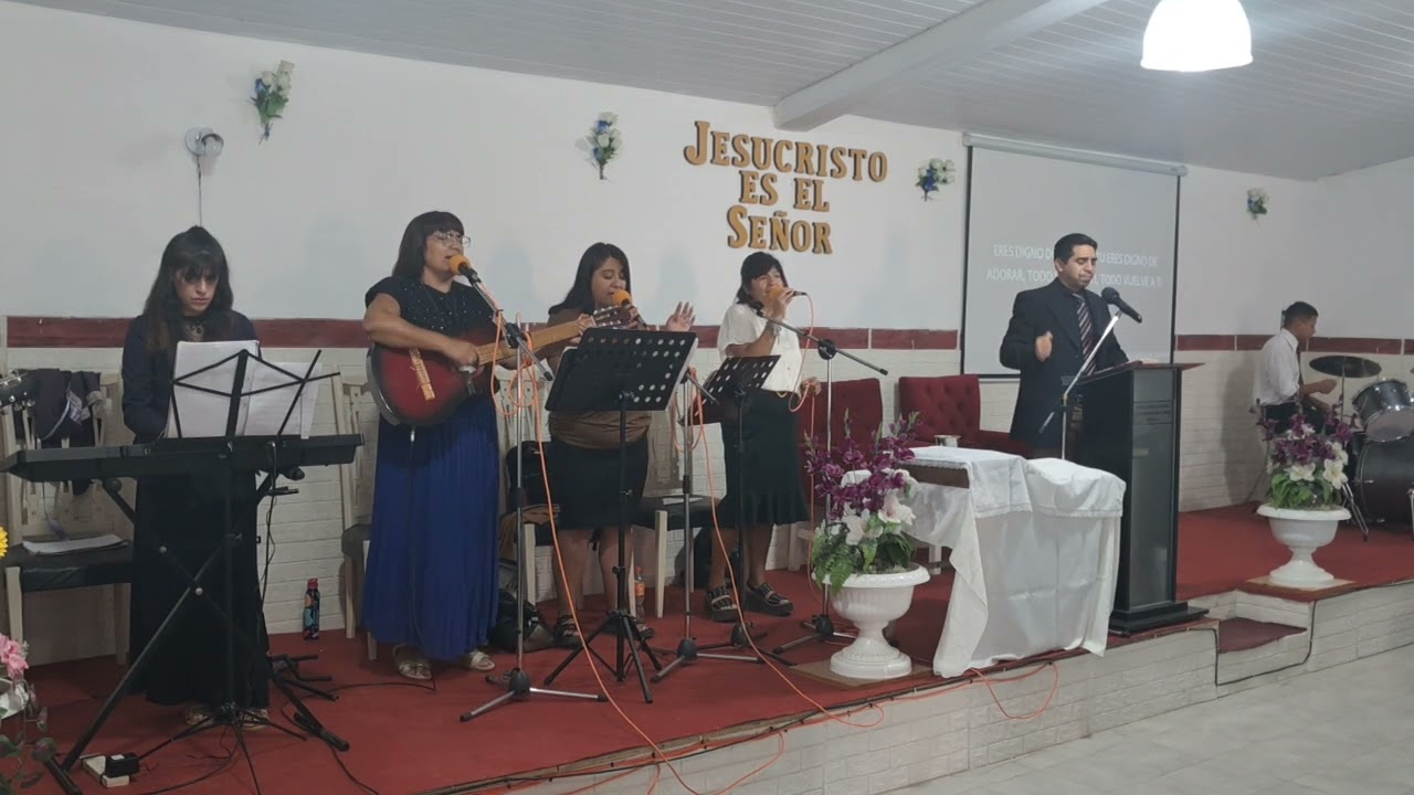 Al estar ante ti : y  : eres digno de adorar: a Jesucristo es toda la gloria 