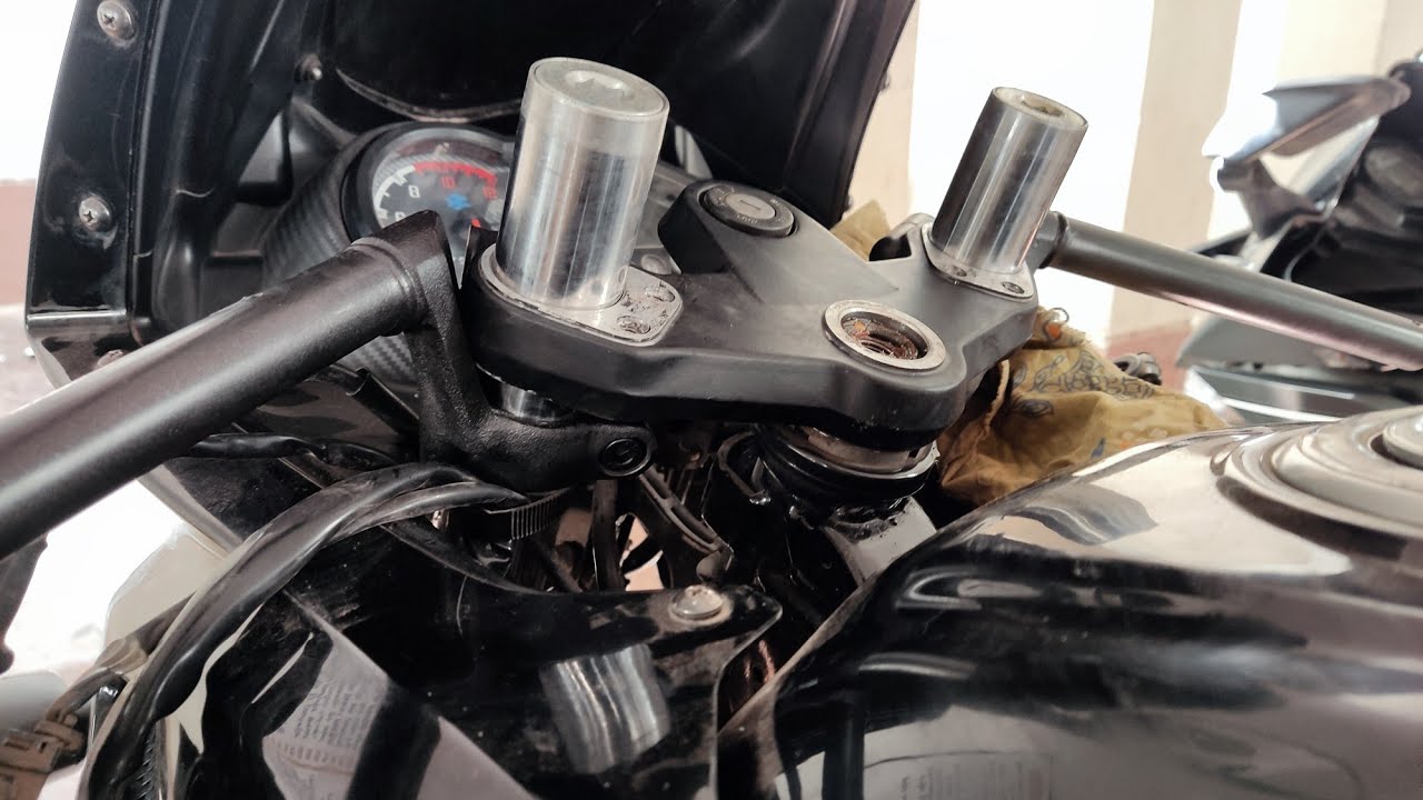 Cbr250 clipons on pulsar 220f isko lagane ke chakkr kiskis museebat ko nevta diyhe mene kya hi batau