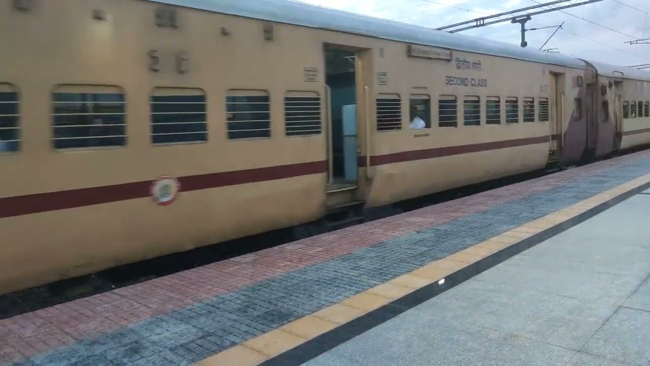 Vijayapura to Raichur Passenger Train Departing from Yadgir Railway Station