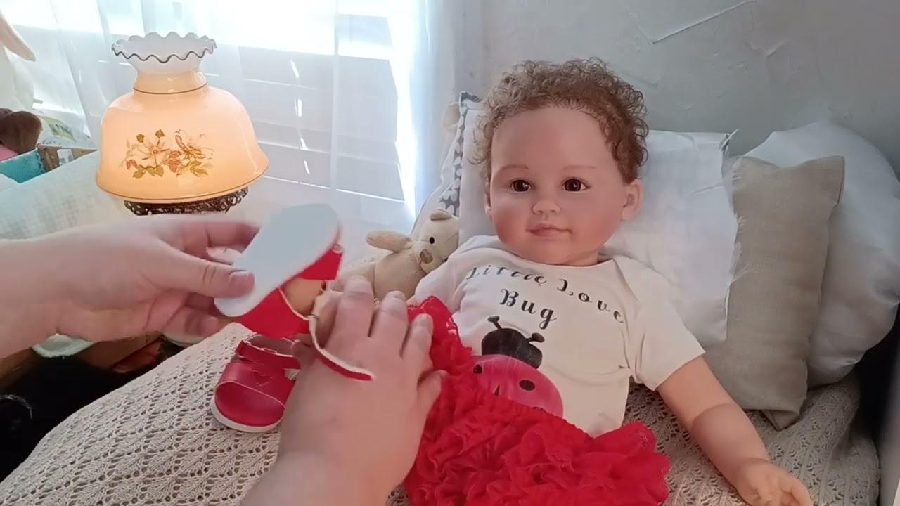 Changing Ashton Drake Little Love Bug and a long chat🐞