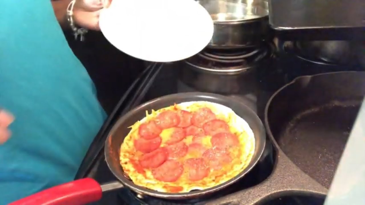 Pepperoni pizza quesadilla-5 min cook with me