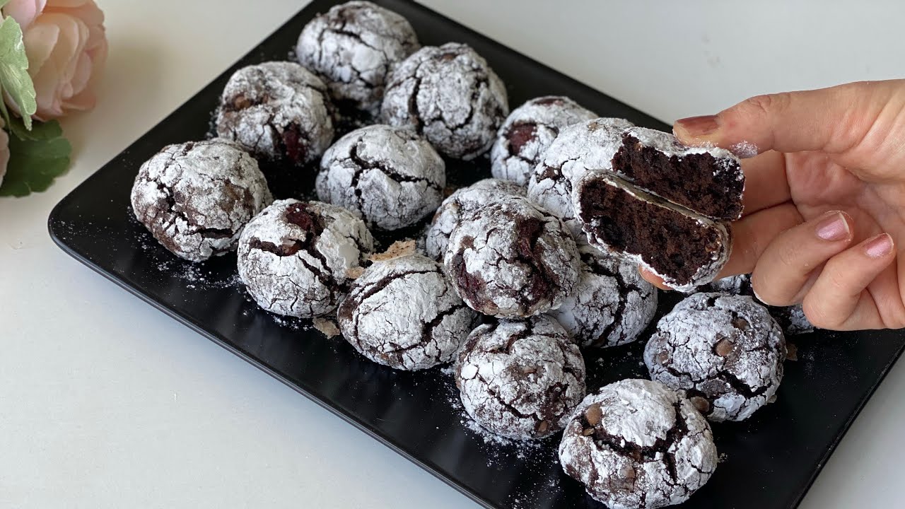 SADECE YARIM ÇAY BARDAĞI SIVI YAĞ İLE BROWNİE TADINDA VİŞNELİ ÇİKOLATALI ÇATLAK KURABİYE😍