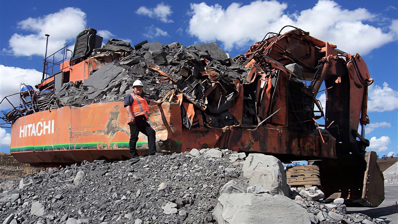 Bad Day at Work - Extreme Dangerous Operator Heavy Equipment Trucks, Excavator Fails Working