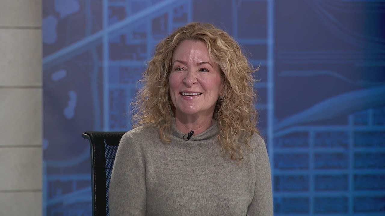 Comedian Sarah Colonna brings laughs on WGN Morning News