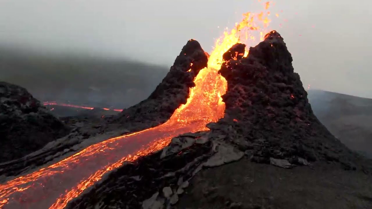 Drone flies close to Erupting Volcano in Iceland, Captures Incredible Footage!