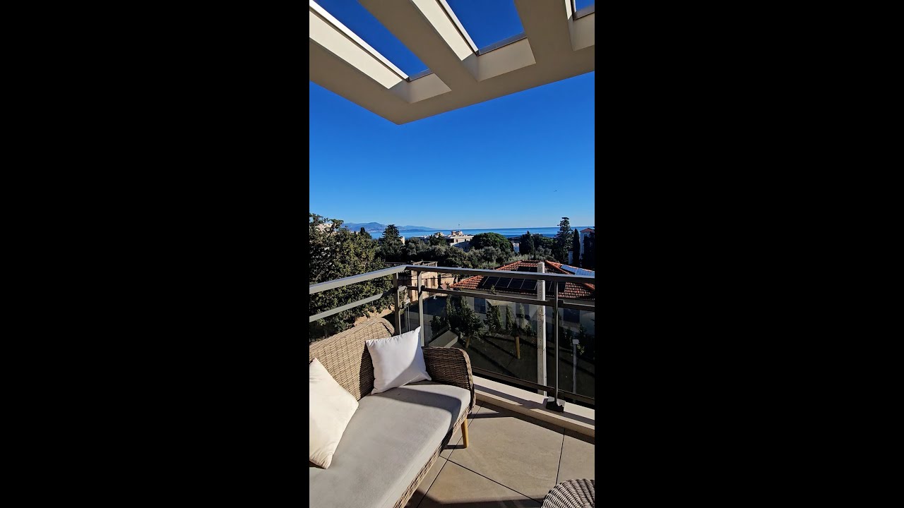 À VENDRE APPARTEMENT D’EXCEPTION À ANTIBES, QUARTIER DU PUY 4 pièces 130 m² dernier étage vues mer