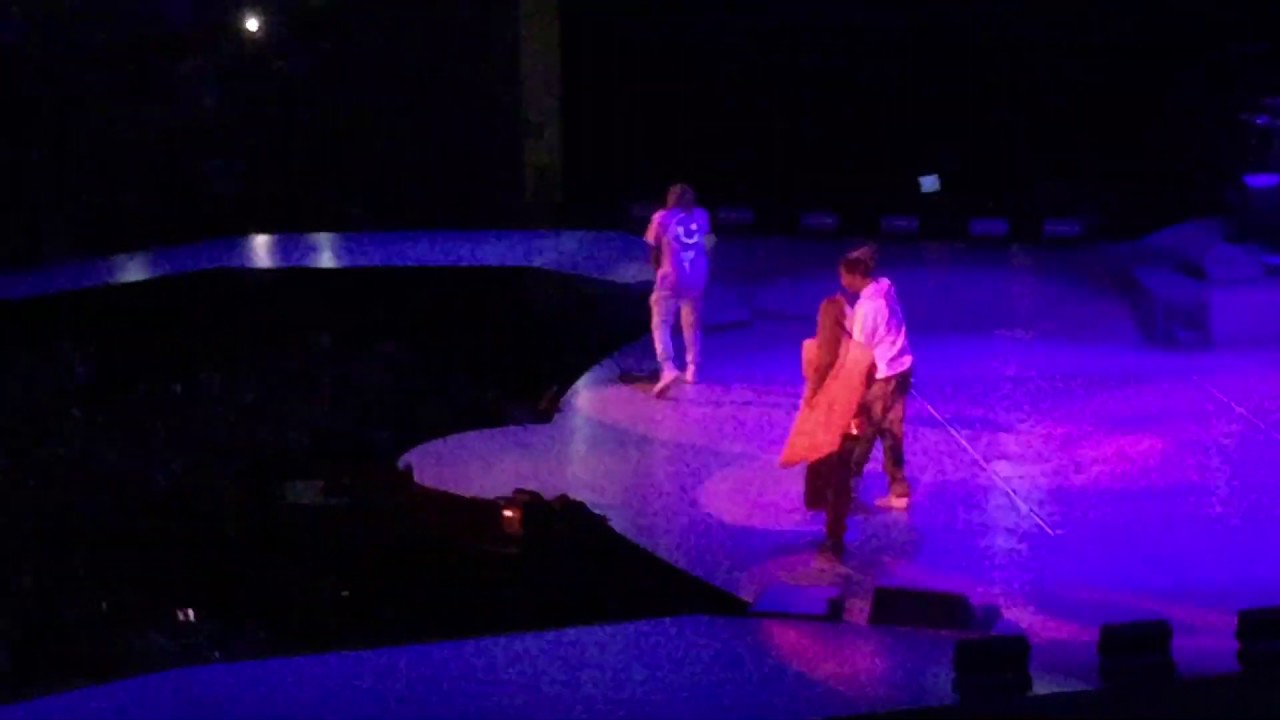 ariana grande - boyfriend (ft. social house) - sweetener tour, london - 19.08.19