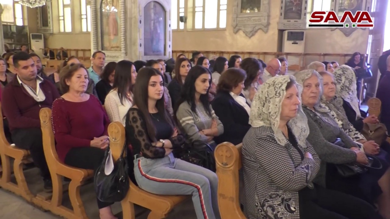قداس إلهي في كنيسة الصليب المقدس