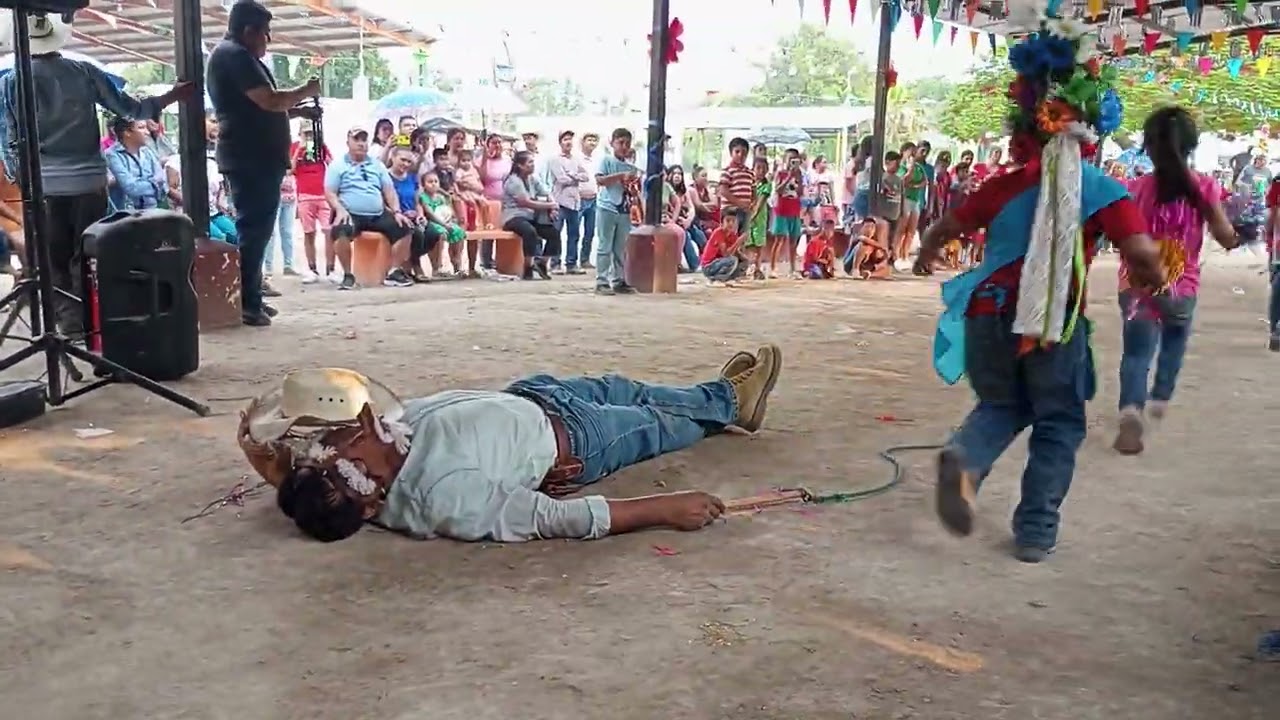 Danza a la Santa Cruz Ejido padrón y Juarez Municipio Jaumave Tamaulipas