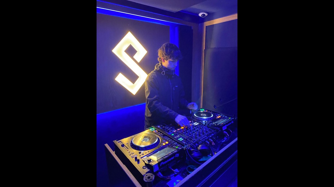 Beachball 004. WAYDEN (UKG - Hard Groove)